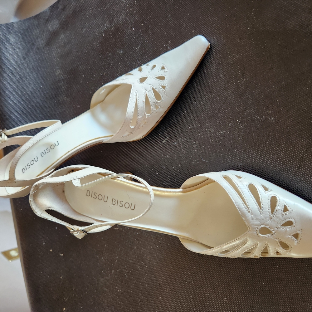 Bisou Bisou Women's Cream Heels